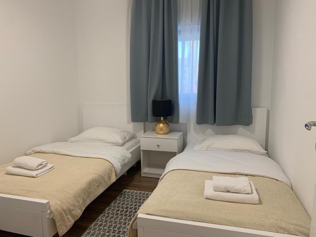 Apartmani Albatros Perusic Exterior photo