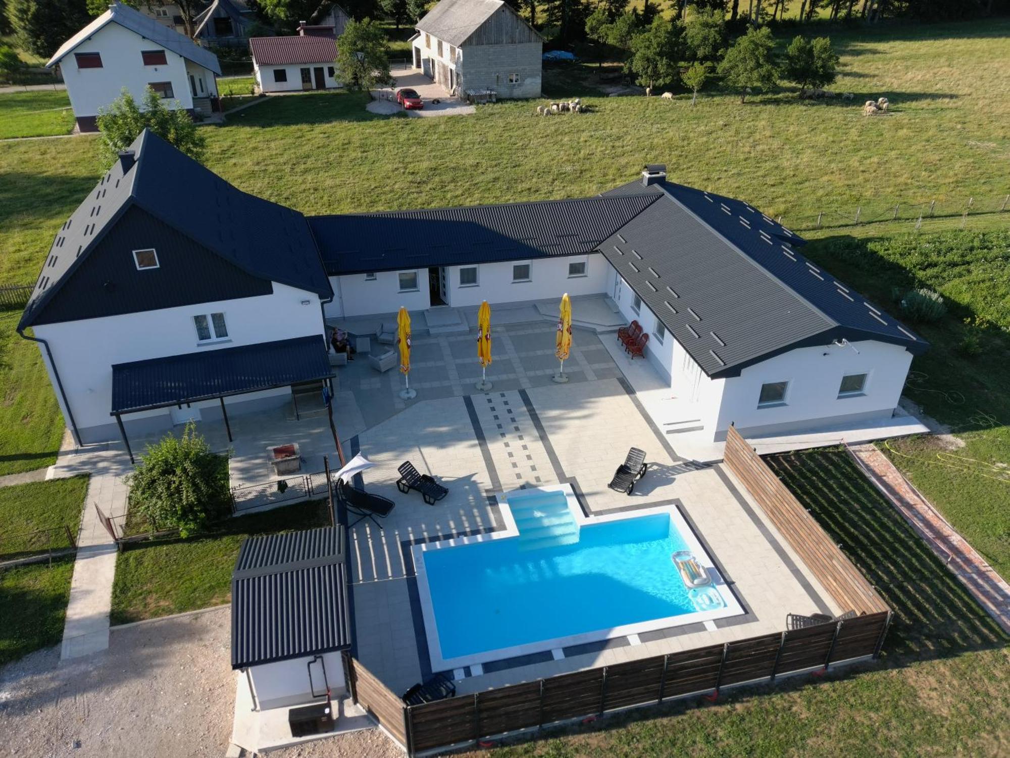 Apartmani Albatros Perusic Exterior photo